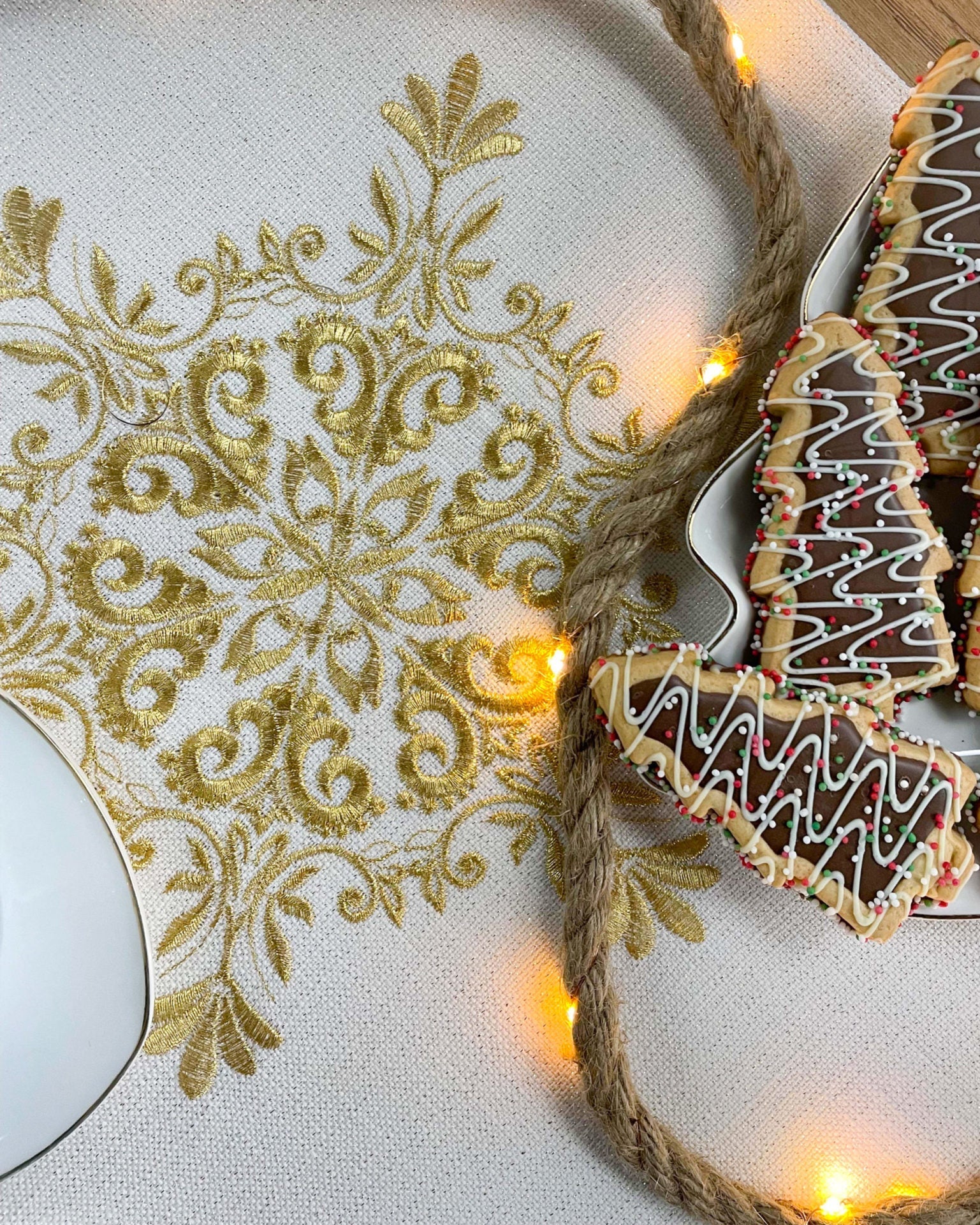 Świąteczny bieżnik ze złotym haftem - HAFTINA HOME