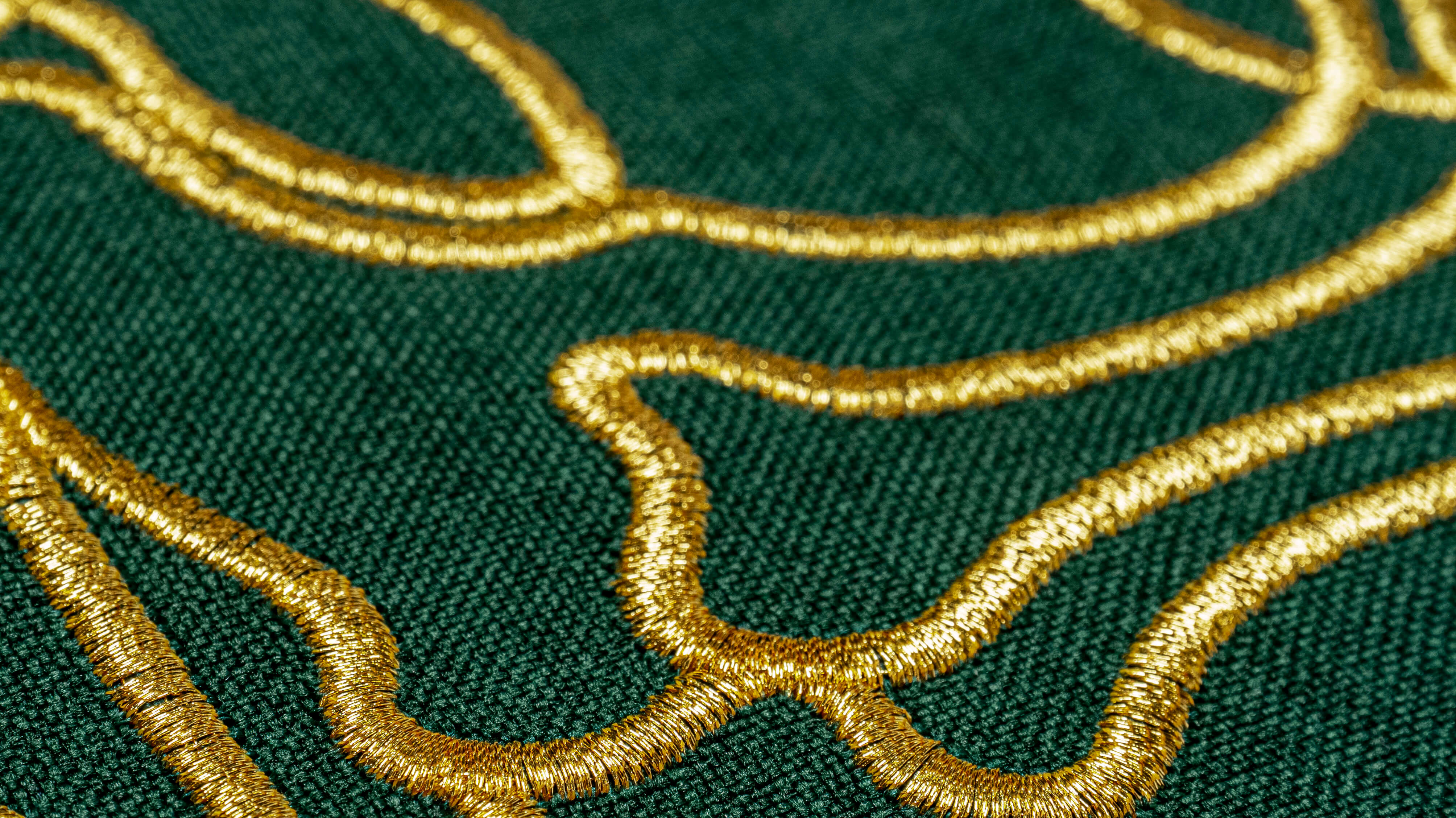 Obrus okrągły zielony ze złotym haftem Roma